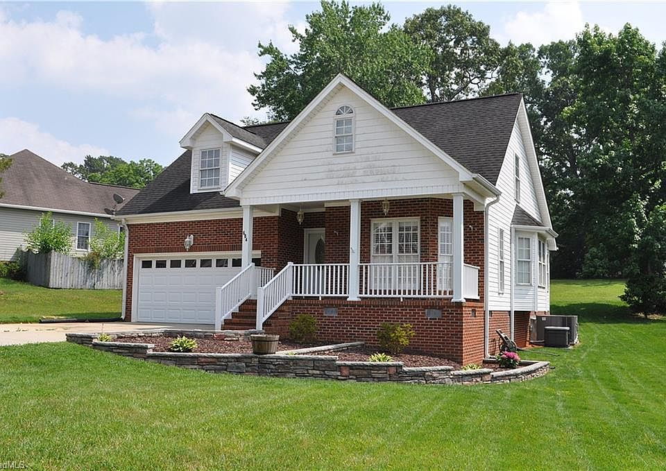 1st image of 604 Pebble Dr