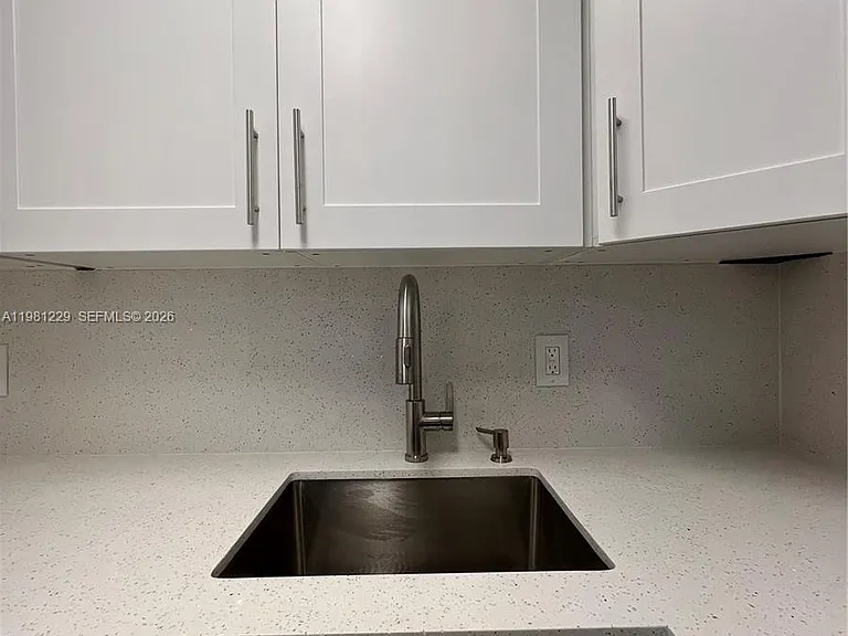 5050 NW 7th St #511 — Photo 8
