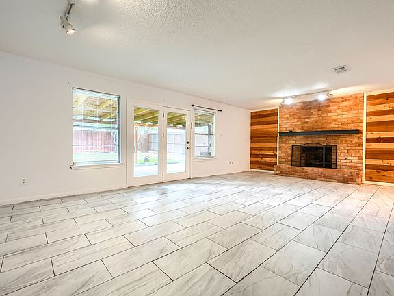 3rd image of 821 Prestwick St