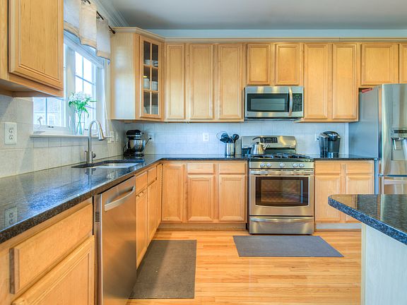 4th image of 43788 Maison Blanc Sq