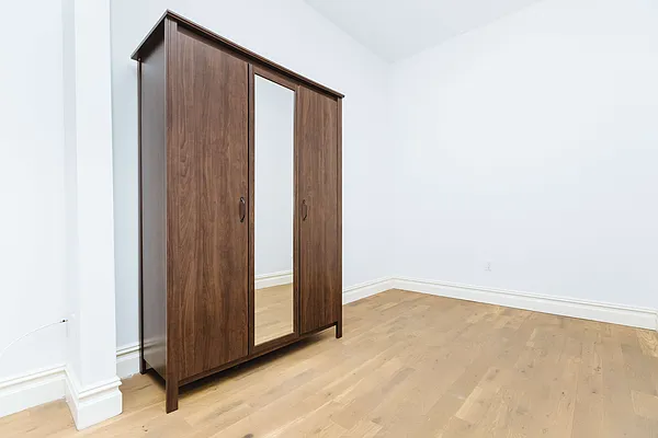 Rented by Nooklyn NYC LLC | media 50