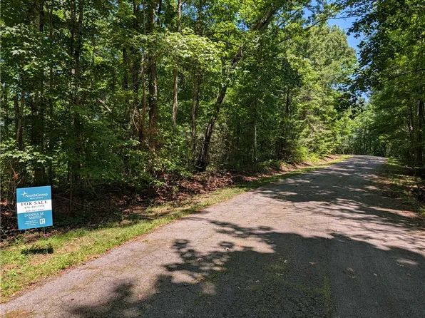 153 Nottingham Dr, Westminster, SC 29693