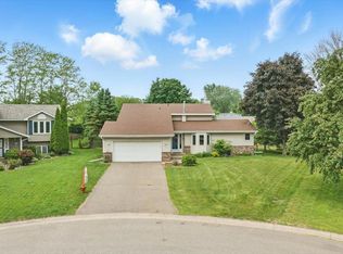 5492 Golfview Pl N, Oakdale, MN 55128