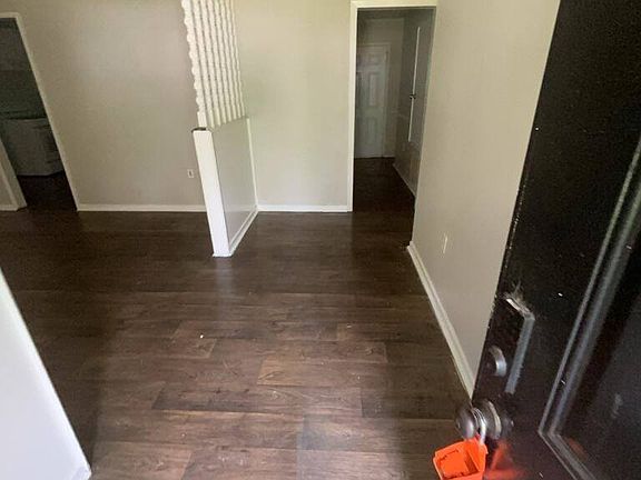 2nd image of 3257 Woodview Dr