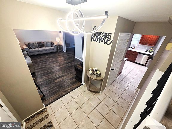 5th image of 222 Barberry Dr