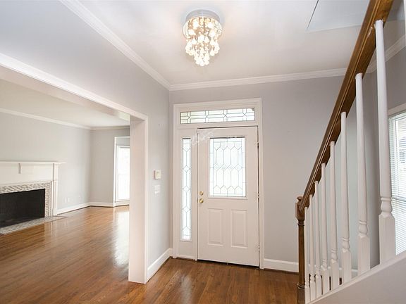 4th image of 141 Branch Hill Ln