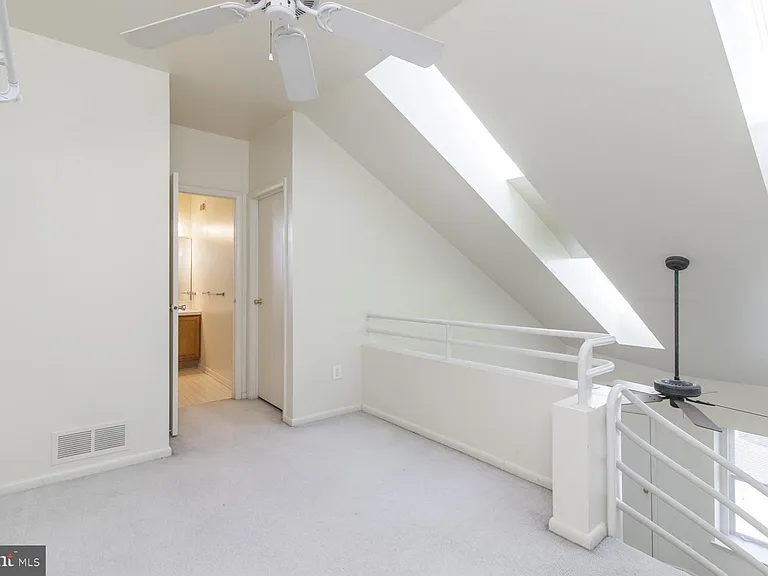1004 Barbaras Ct — Photo 24