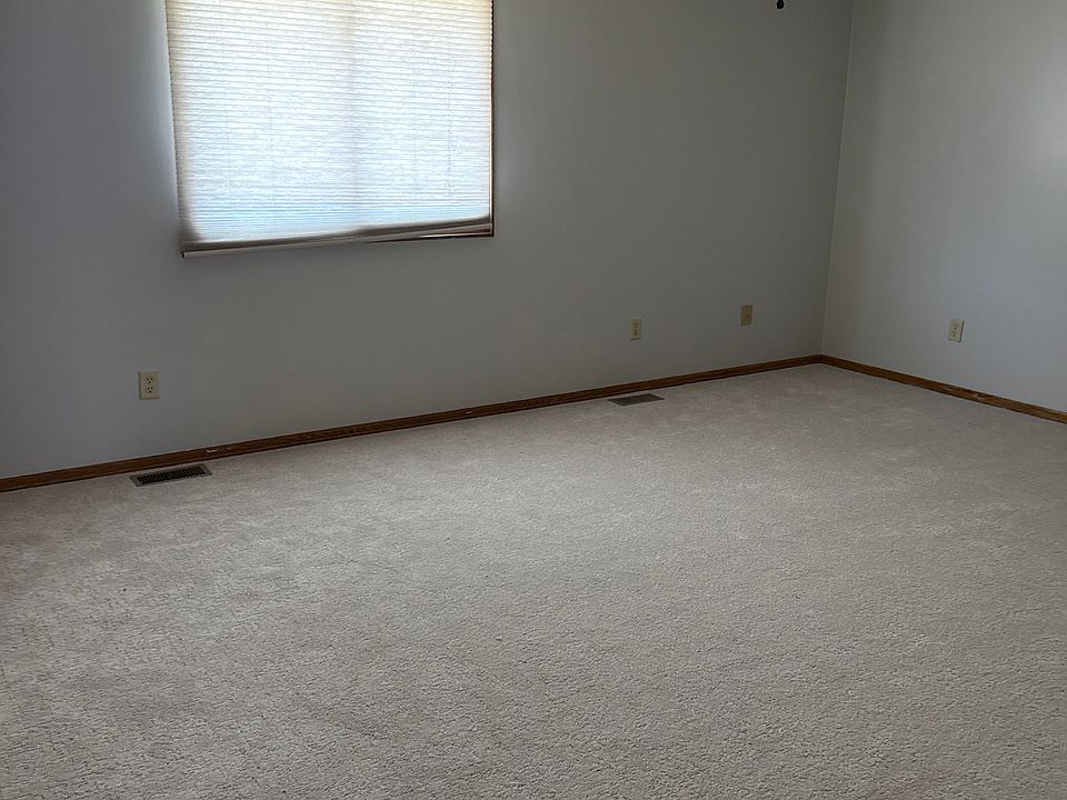 1st image of 142 E Wood Ave