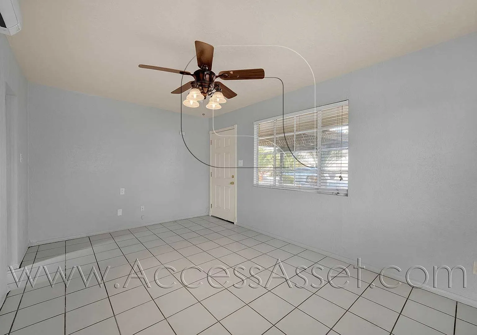 Ave. La Fonda 78660 — Photo 4