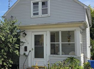 215 N Washington St, Watertown, WI 53094