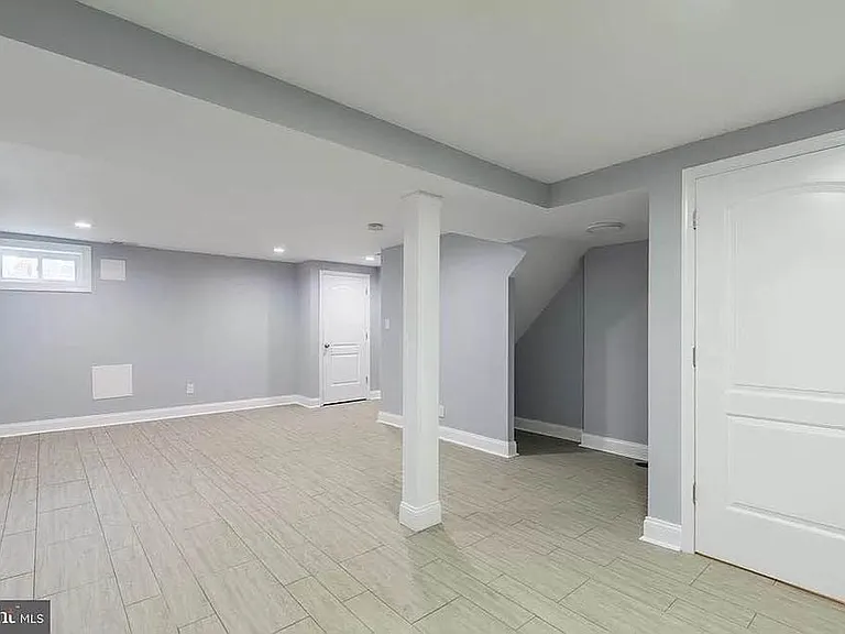 837 Tolna St — Photo 16