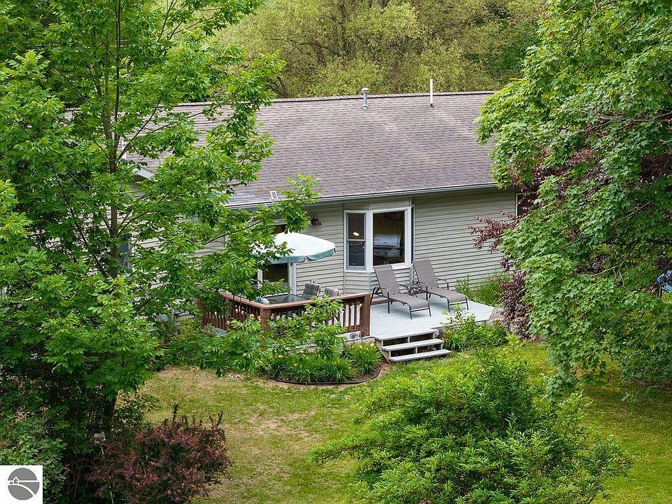 1st image of 10313 N Long Lake Rd
