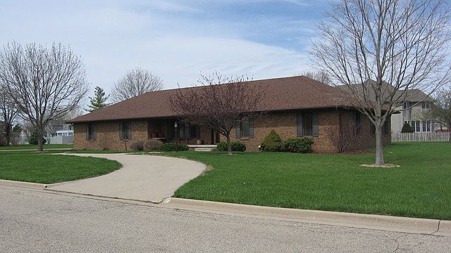 1st image of 3001 Saint James Dr