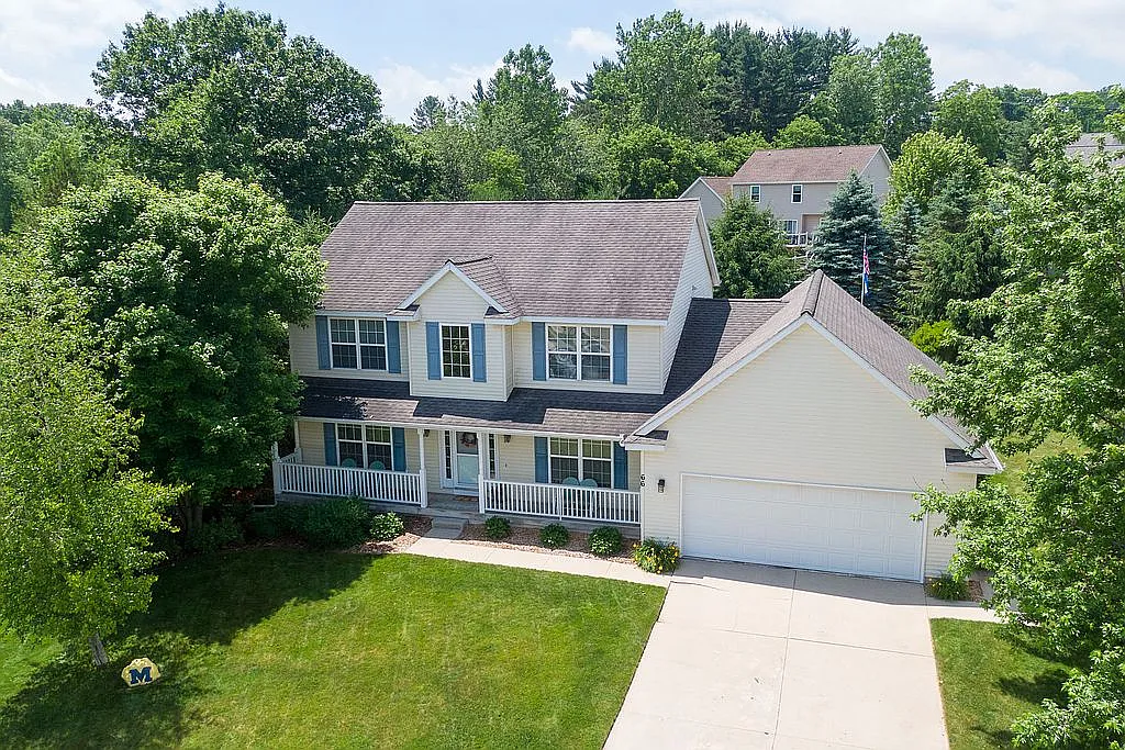 66 Greystone Ct NE photo 1