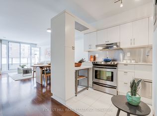 111 Elizabeth St #917, Toronto, ON M5G 1P7
