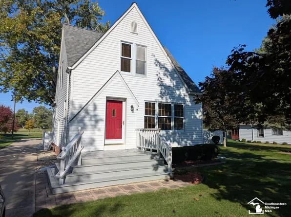 1945 Hollywood Dr, Monroe, MI 48162