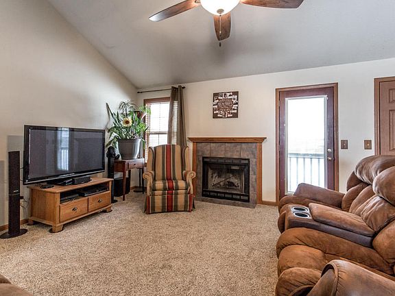 4th image of 212 N Grand Prairie Dr