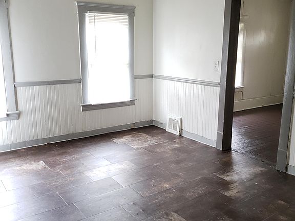 3rd image of 6808 Hosmer Ave #4