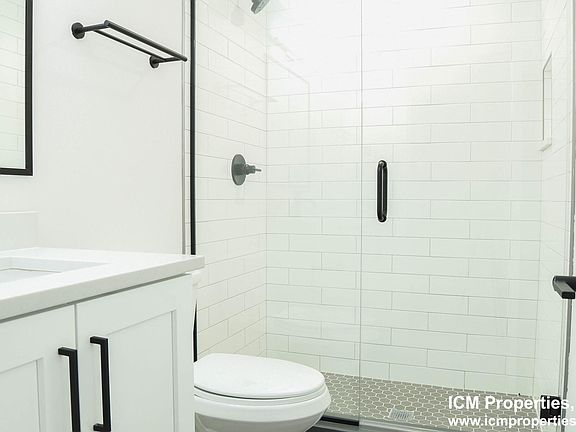 5th image of 1610 W Belle Plaine Ave #1