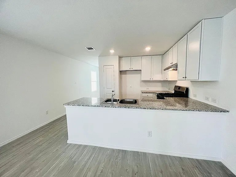 2906 Millikan Dr — Photo 8