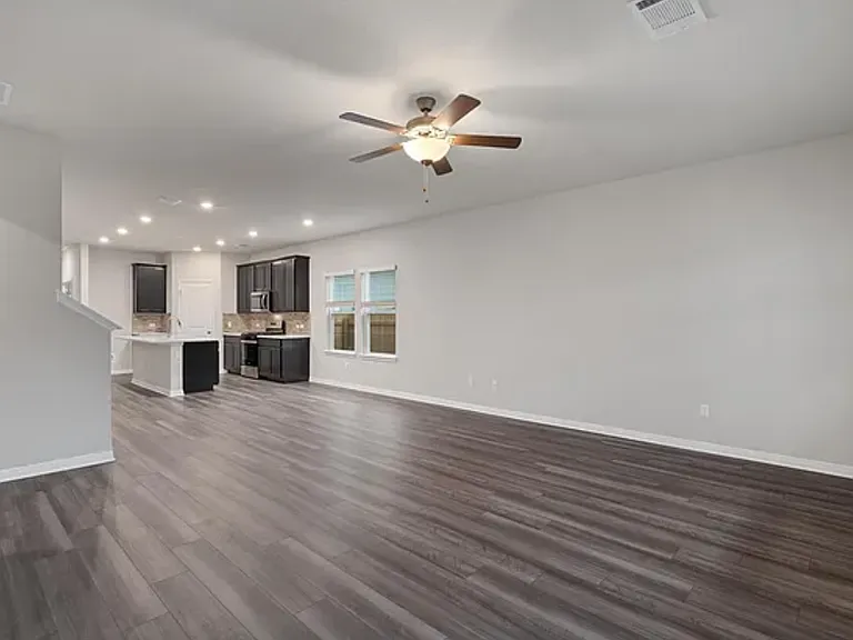 528 Loriner Way — Photo 11