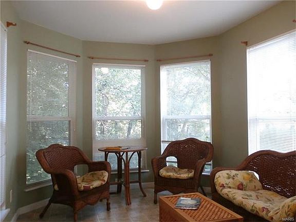 4th image of 10161 Carlton Place Ct N