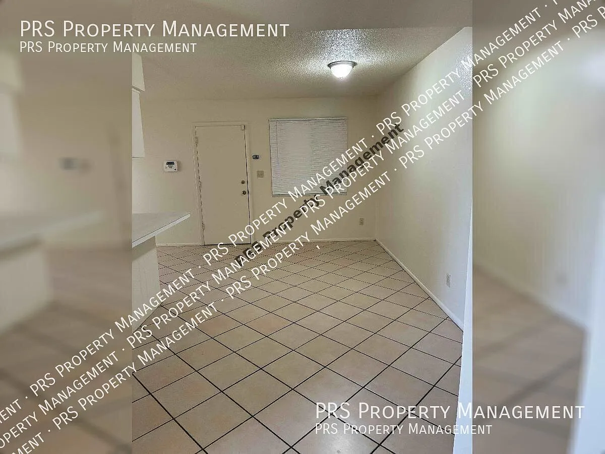 Three bedroom in Peterson Park! — Photo 2