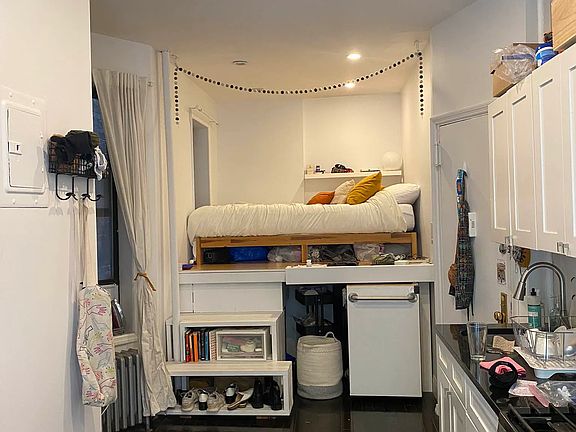 4th image of 204 E 7th St APT 12