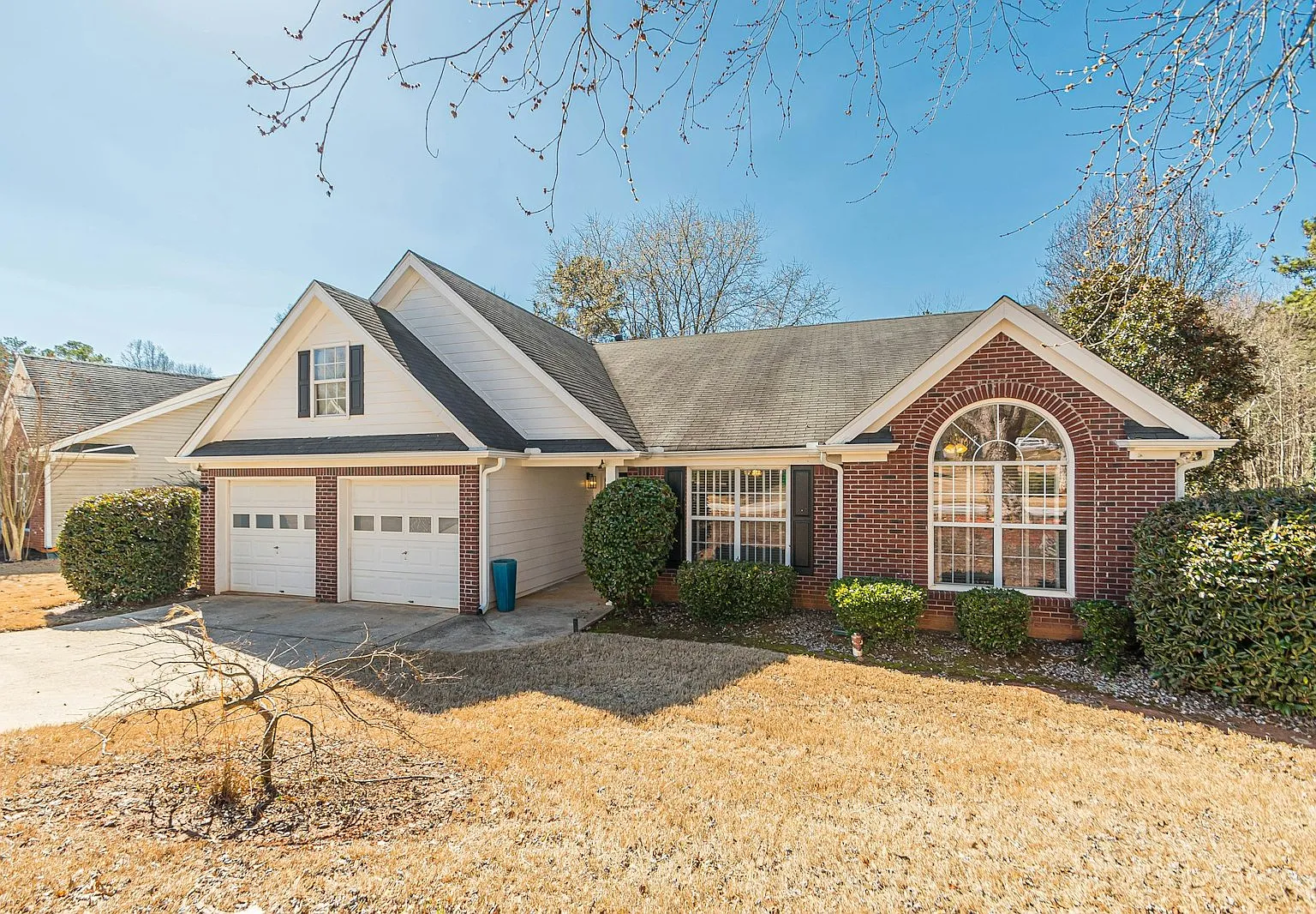 5755 Lakeview Circle — Photo 3