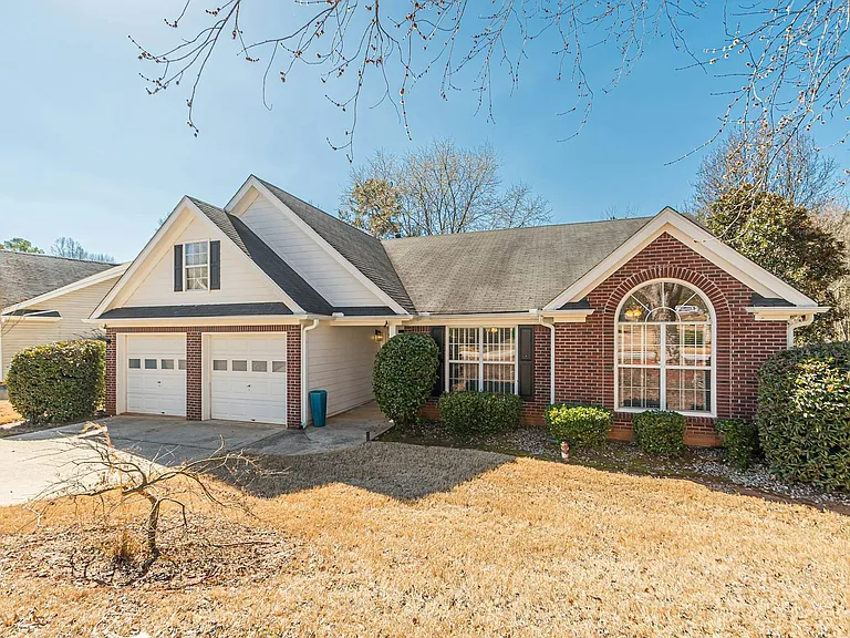 5755 Lakeview Cir — Photo 3