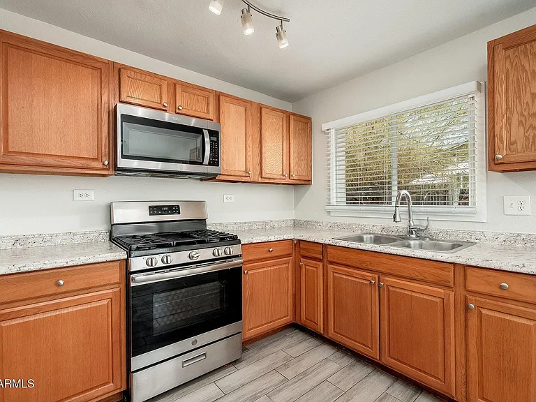 744 W Coolidge St #C — Photo 9