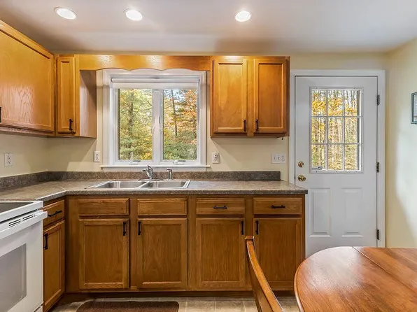 166 Pine Point Rd, Scarborough, ME 04074