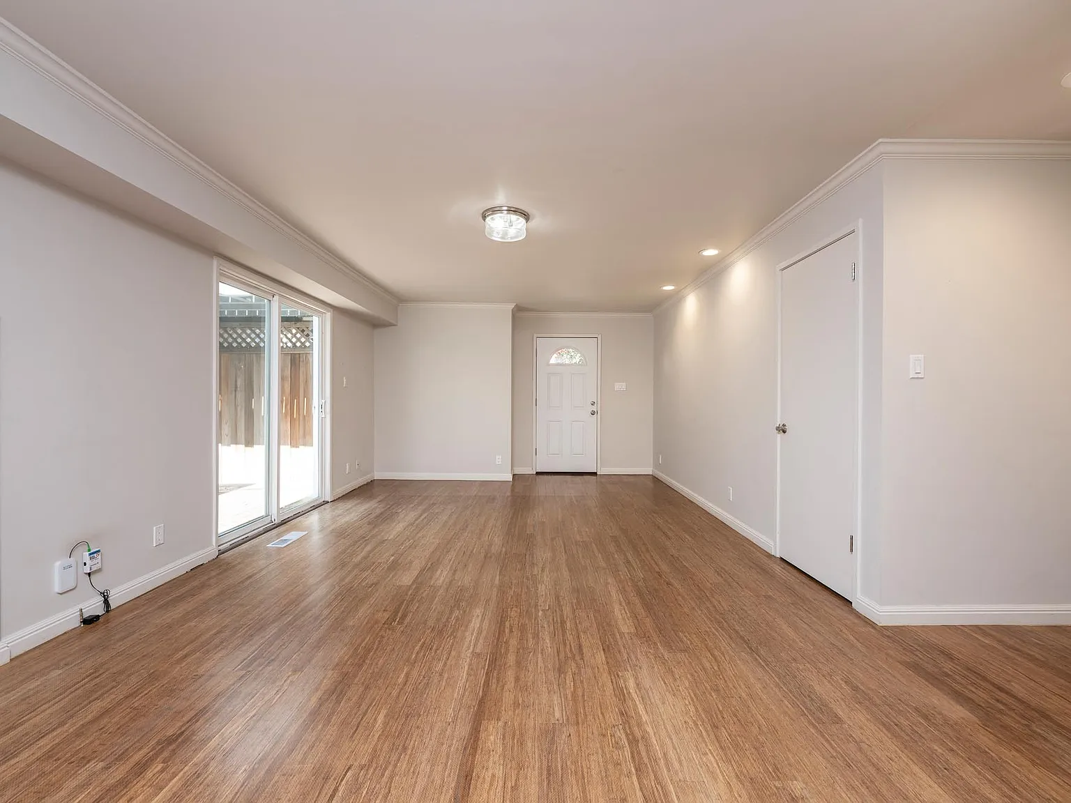 2 bed, 1000 sqft, $6,000 — Photo 3