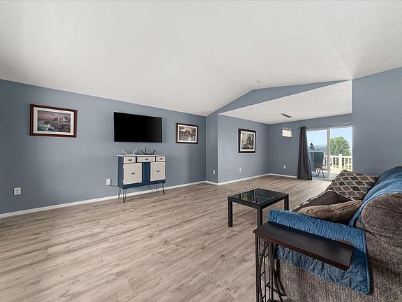 5th image of 1103 N Fox Ridge Rd