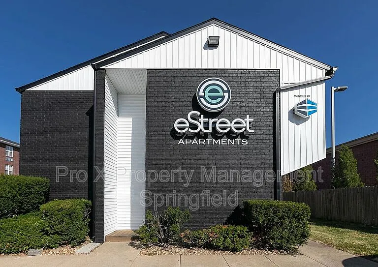 1147 E Elm St #9 — Photo 11