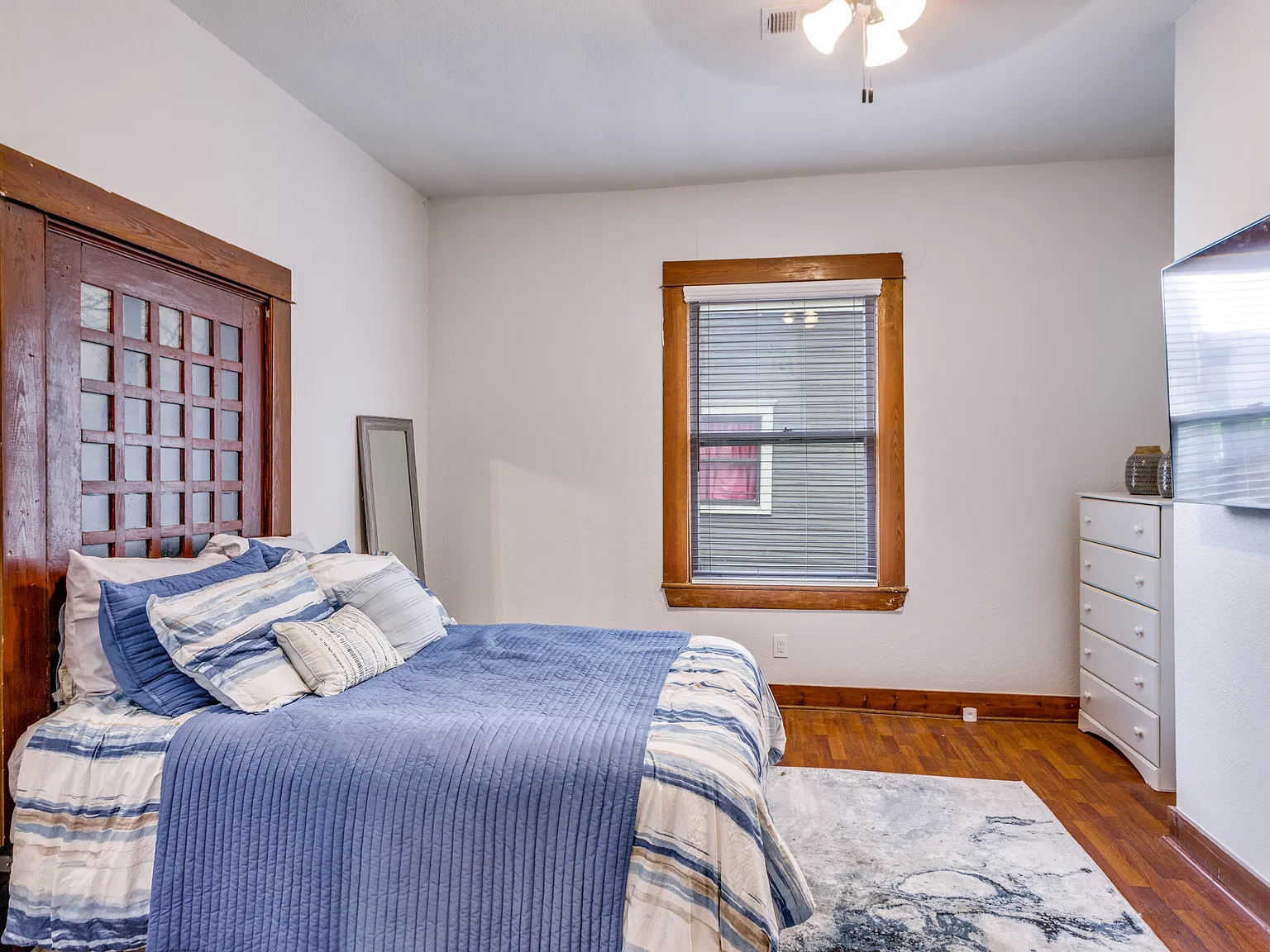 4 bed, 2160 sqft, $3,200 — Photo 4