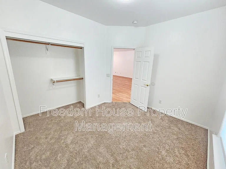 530 E Bourbon St #4 — Photo 17