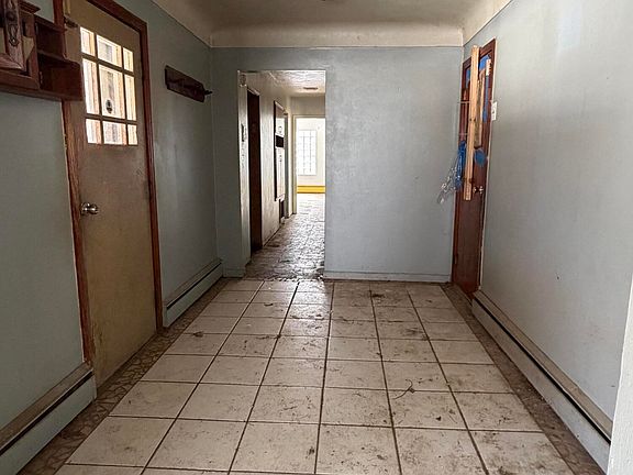 2nd image of 862 Summit St