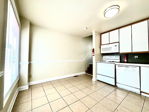 5th image of 707 N Congress St APT 1
