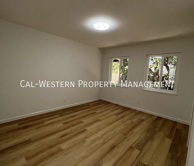 636 Leona Ln — Photo 18