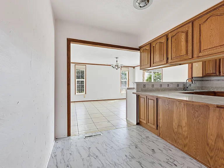 7240 Shawnee Way — Photo 8