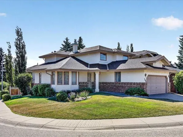 105 W Christie Knoll Hts SW, Calgary, AB T3H 2V2