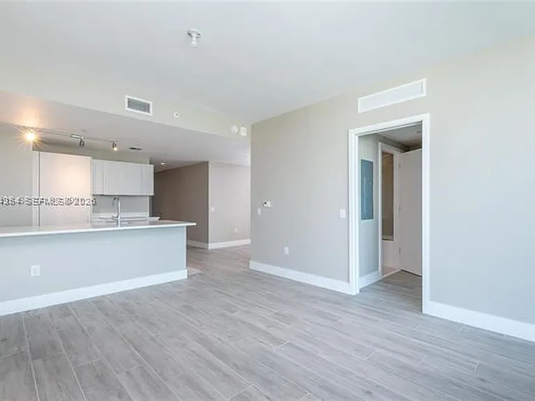 501 NE 31st St #3910 — Photo 14