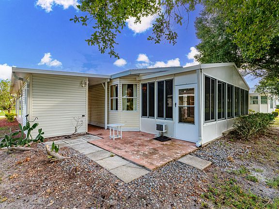 3rd image of 3805 Meadowlark Circle