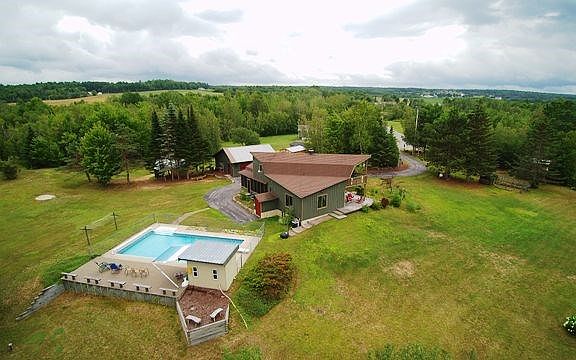 4th image of 66 Mountain View Dr