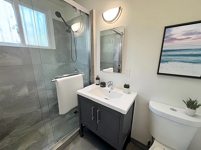 1433 N Detroit St #1 — Photo 8