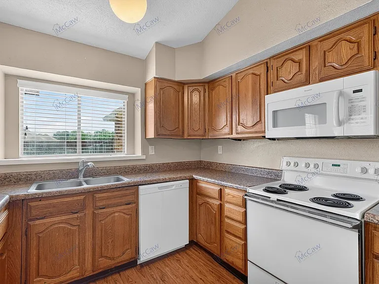 521 Weaver St — Photo 11