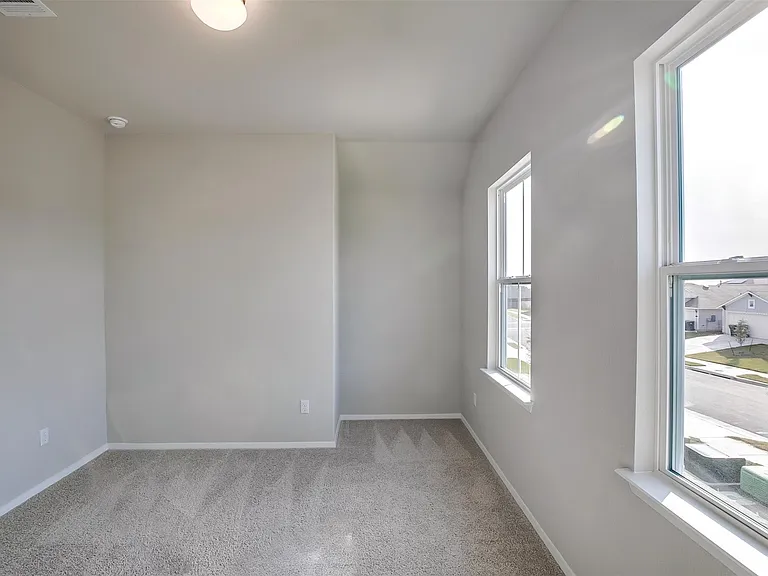 212 Stein Rd — Photo 23