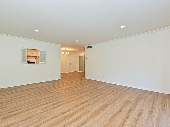 5th image of 1323 Queens Rd Unit 414