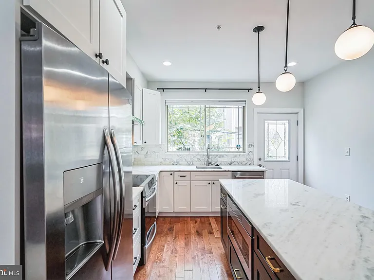 2241 Sears St — Photo 11